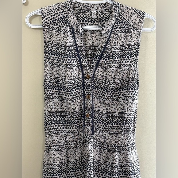 Sleeveless Black and White Patterned Dress - Picture 3 of 7